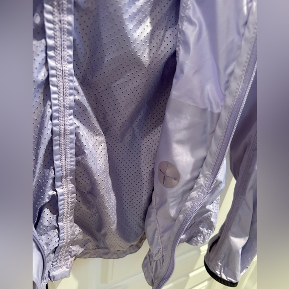 Lululemon Lavender Purple Nylon Jacket Size 4US Excellent Condition - Picture 7 of 8